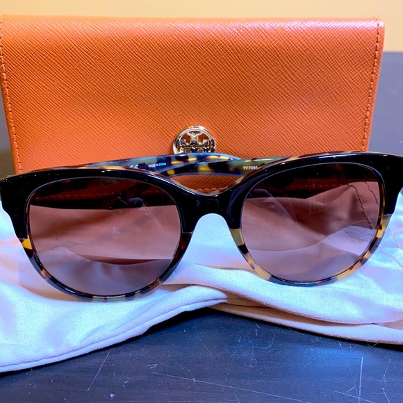 Tory Burch Accessories - Tori Burch Sunglasses